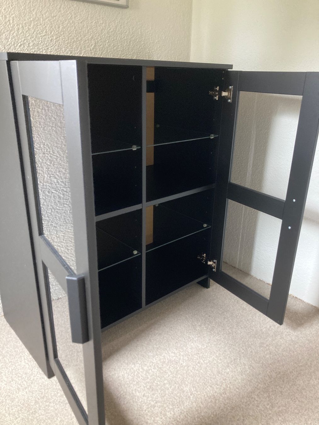 Ikea Armadi: schwarzer Schrank mit Türen/Glas – Usato da Benglen venduto da fla_5n7c 6