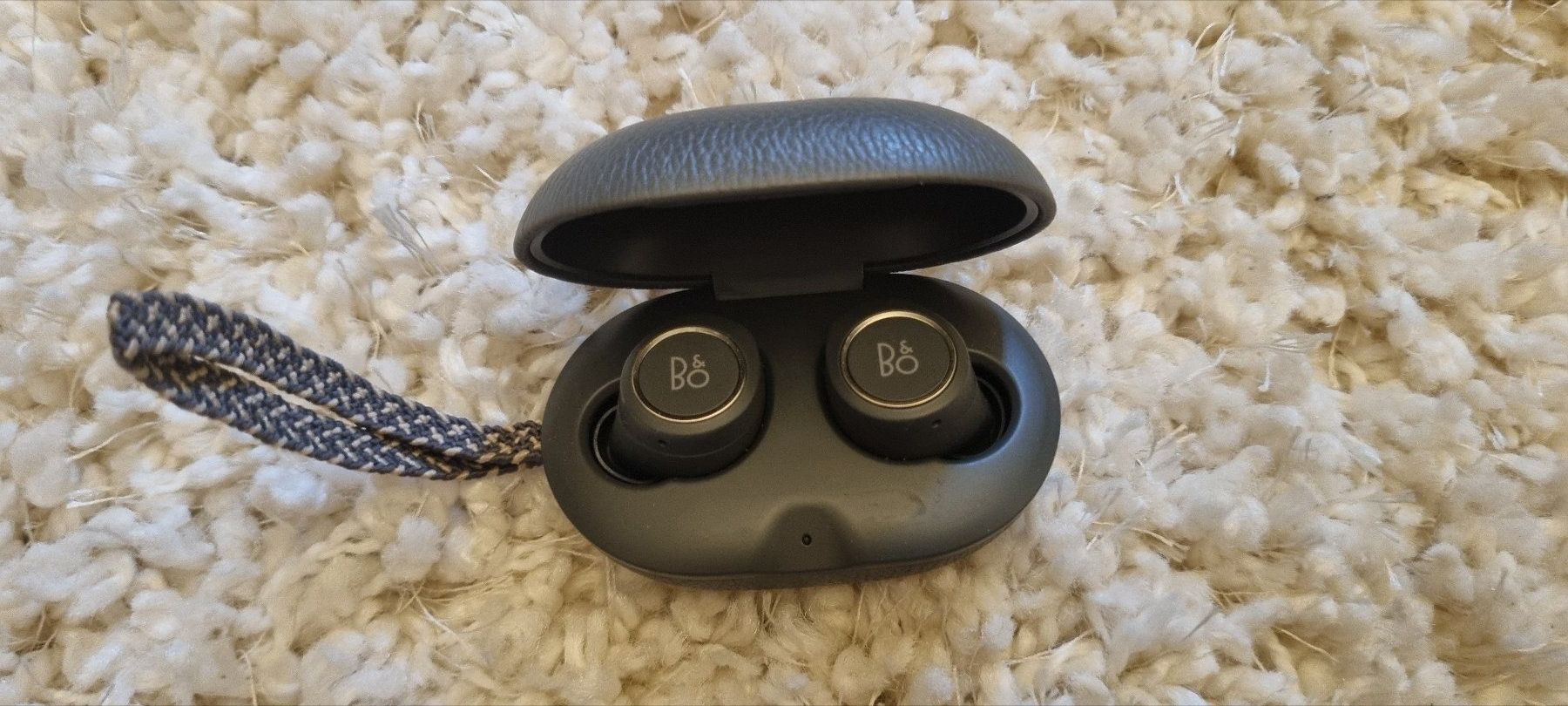 Bang & Olufsen Kopfhörer: B&O Beoplay E8 Kopfhörer mit Ladecase gebraucht – Gebraucht aus Solothurn von elja02 1