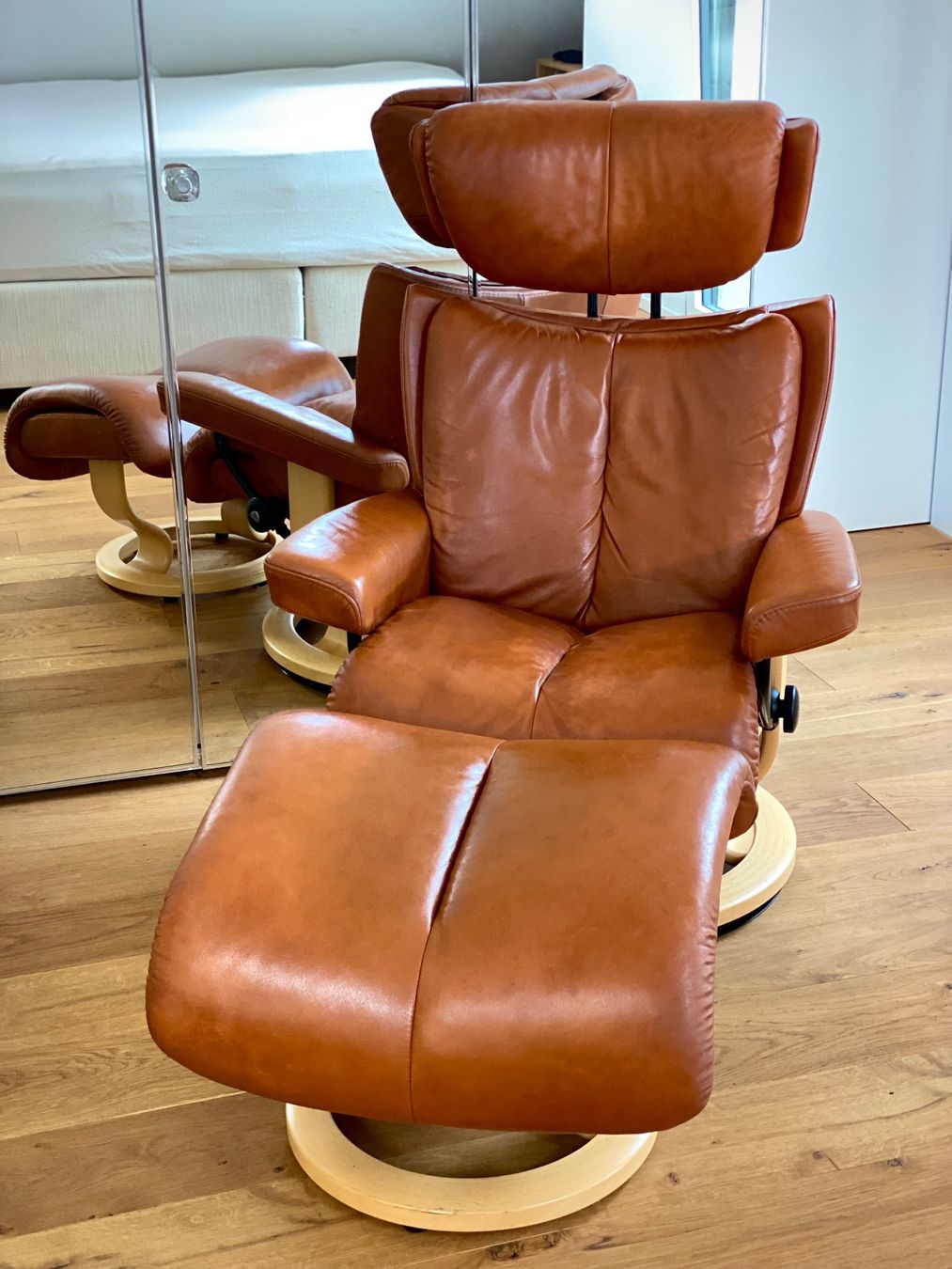 Stressless Poltrone: (NP 5000+) Stressless® Magic Relax Sessel Größe S mit Hocker – Usato da Rorbas venduto da Samayo_ 2