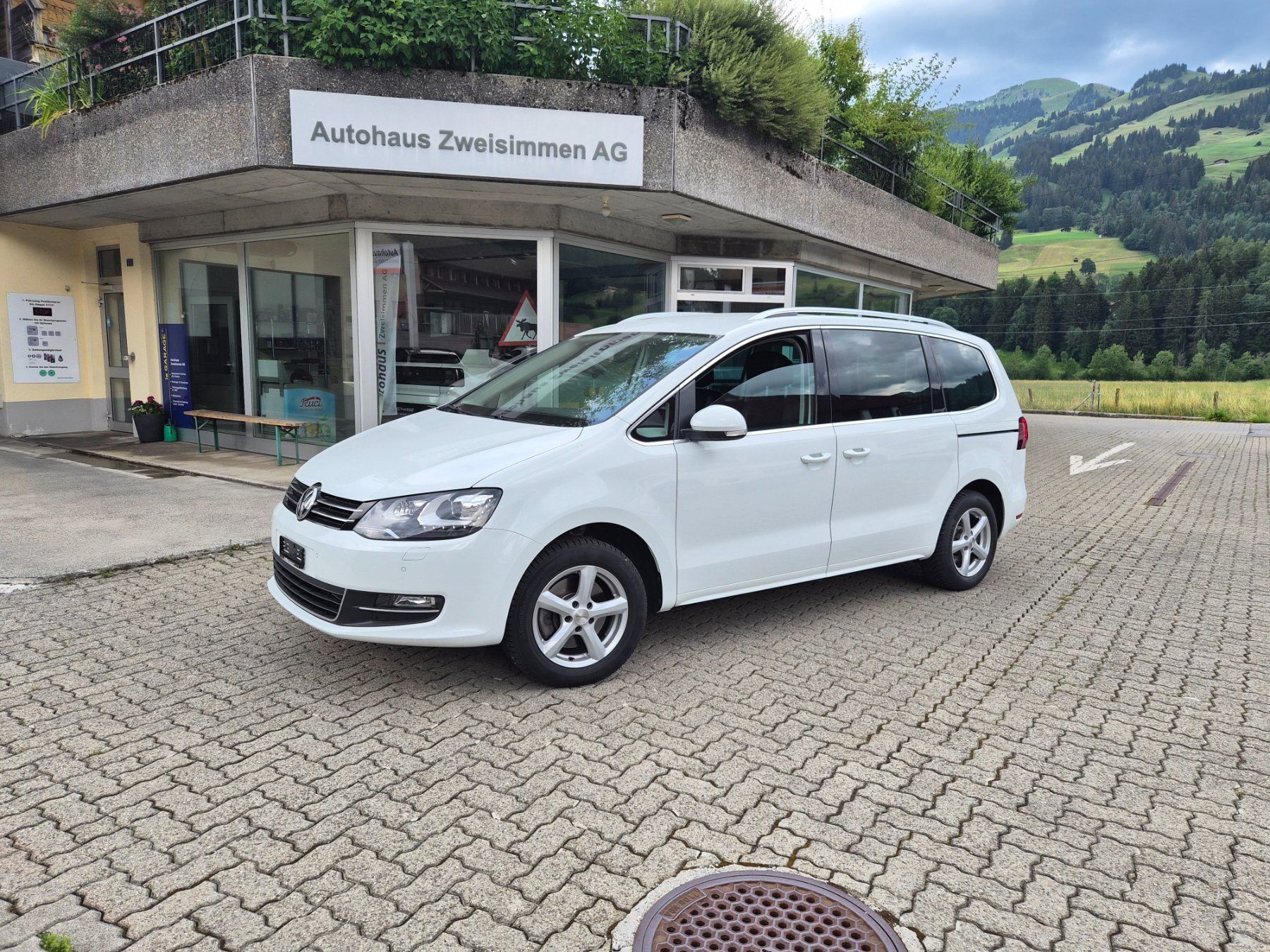 VW Automobili: VW Sharan 2.0TDI Highline 4Motion – Usato da Zweisimmen venduto da schloessli-garage