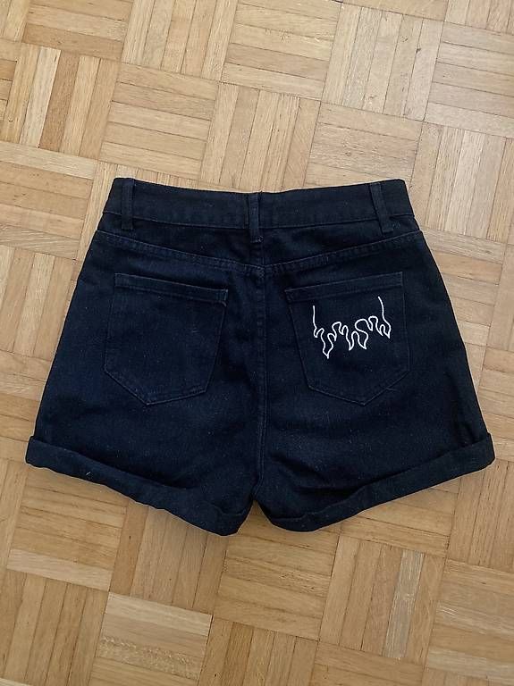 Jeans: Short jeans noir  – Neu und originalverpackt aus Lausanne von tol_8f65 1