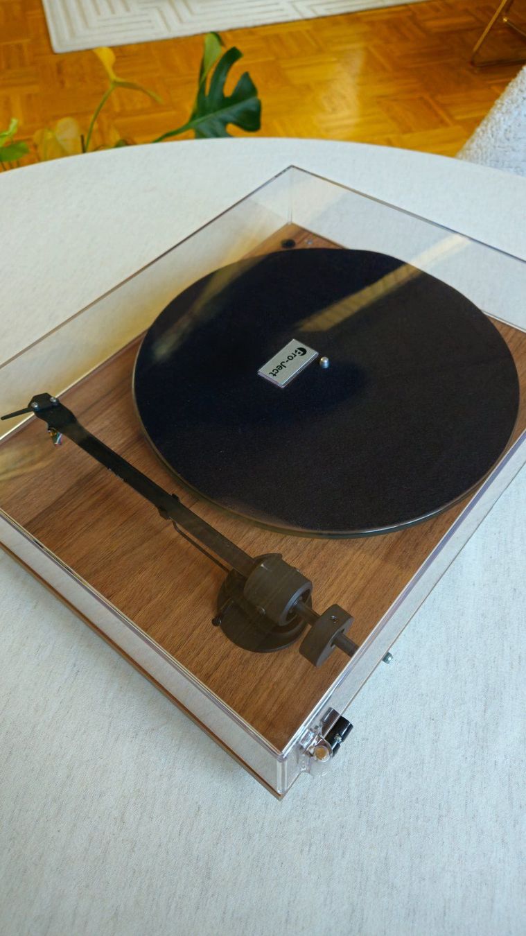Pro-ject Tourne-disques: Pro-Ject T1 Evo SB Turntable + Cellule Ortofon OM20 – D'occasion à Genève par kom_7fp6 2