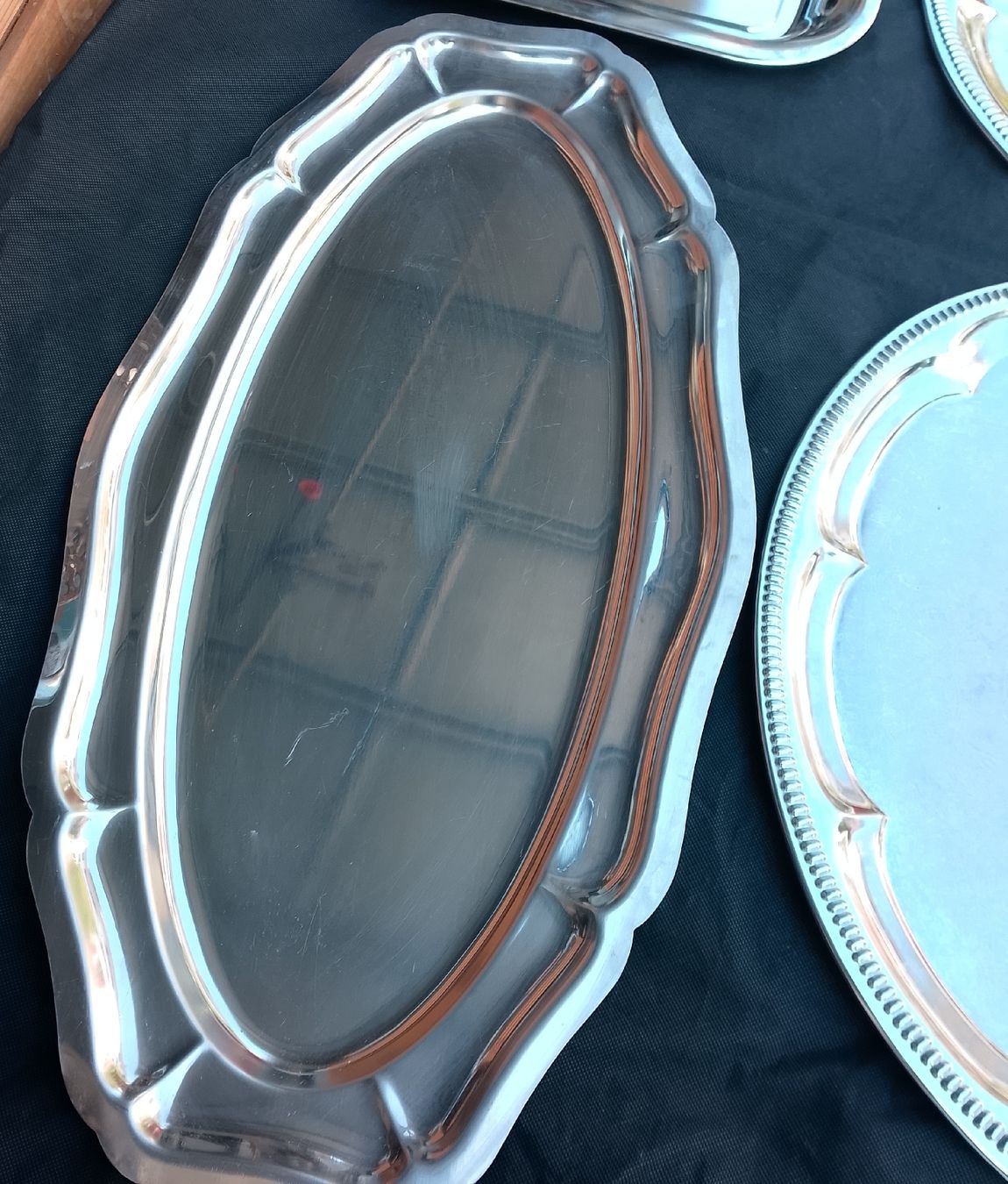 Piatti di portata: 4 Serviertabletts, Metall, verschiedene Formen – Usato da Luzern venduto da toenu23 3