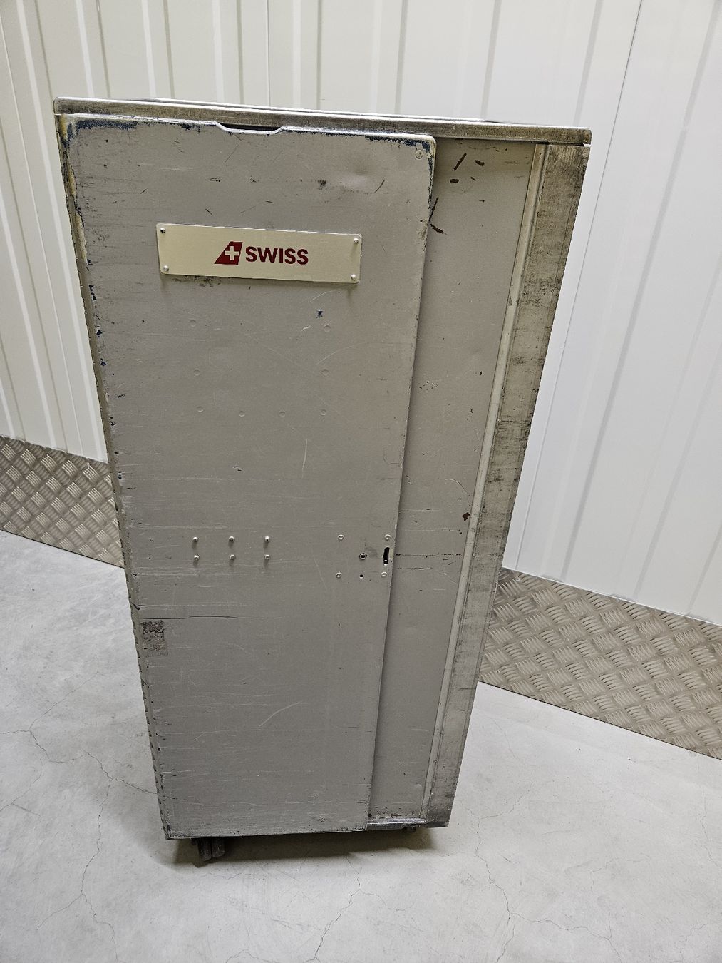 Autres aviation: SWISS AIRLINES Boardtrolley – D'occasion à Dielsdorf par mar_dbh5 3