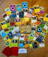 Über 50 gemischte originale Pokémon‑Karten inkl einer Jumbo