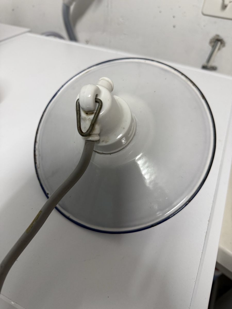 Lampade: Vintage Emaille Lampe schönes Design. – Usato da Entlebuch venduto da Qonix