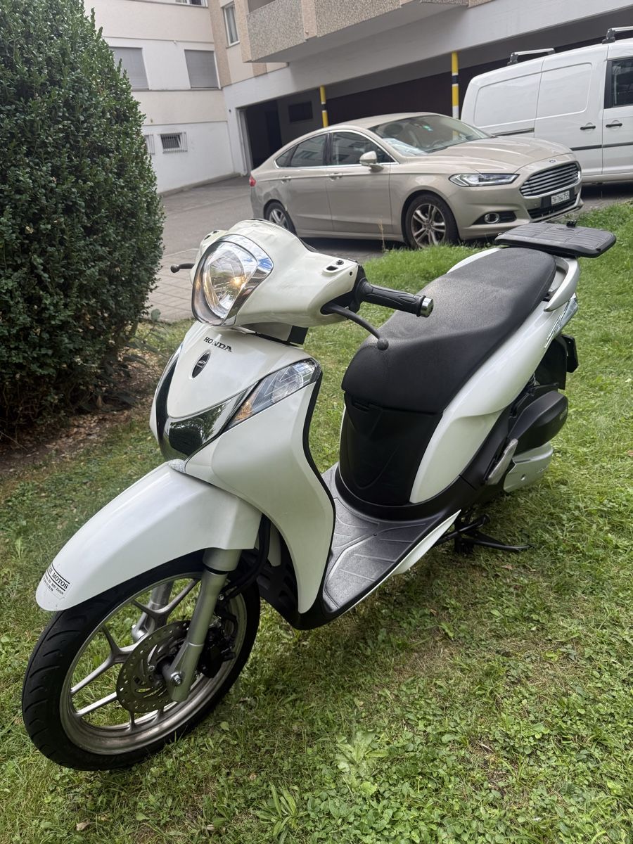 Honda Scooter: HONDA SH MODE 125 CC – Usato da Winterthur venduto da Fabio_46 2