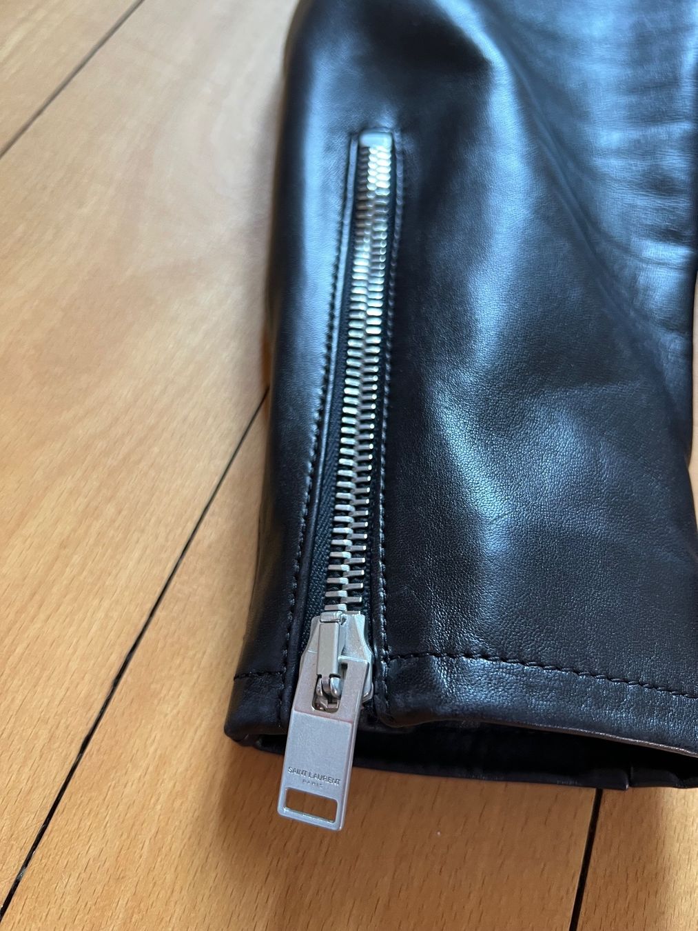 Saint Laurent Giacche: Saint Laurent Leather Biker Jacket – Usato da Zürich venduto da Claus-Zr 3