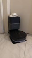 Saugroboter Roborock mit Ladestation