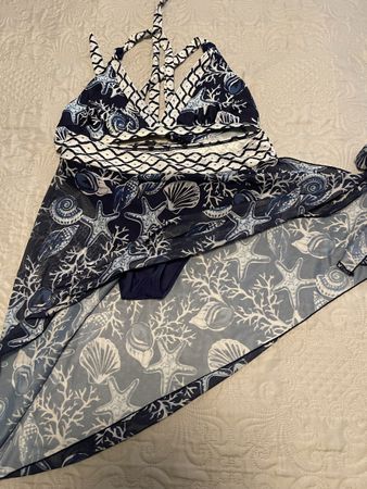 Sommerlicher Damen Bikini mit Pareo, Grösse 38, Blau