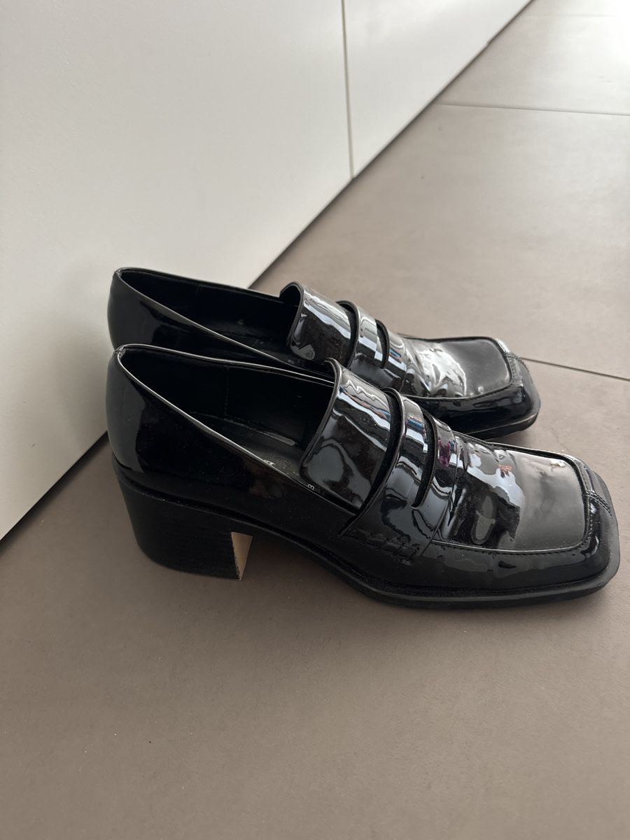 Zara Damenschuhe: Schwarze Lack-Loafer mit Absatz Gr. 37 – Gebraucht aus Ettingen von gaggalari