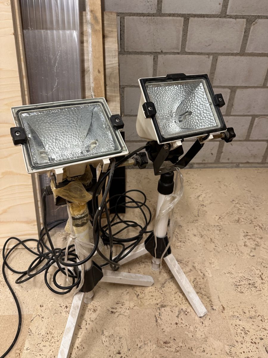 Lampade: 2x Baustrahler mit Stativ – Usato da Neuenkirch venduto da Soccer4