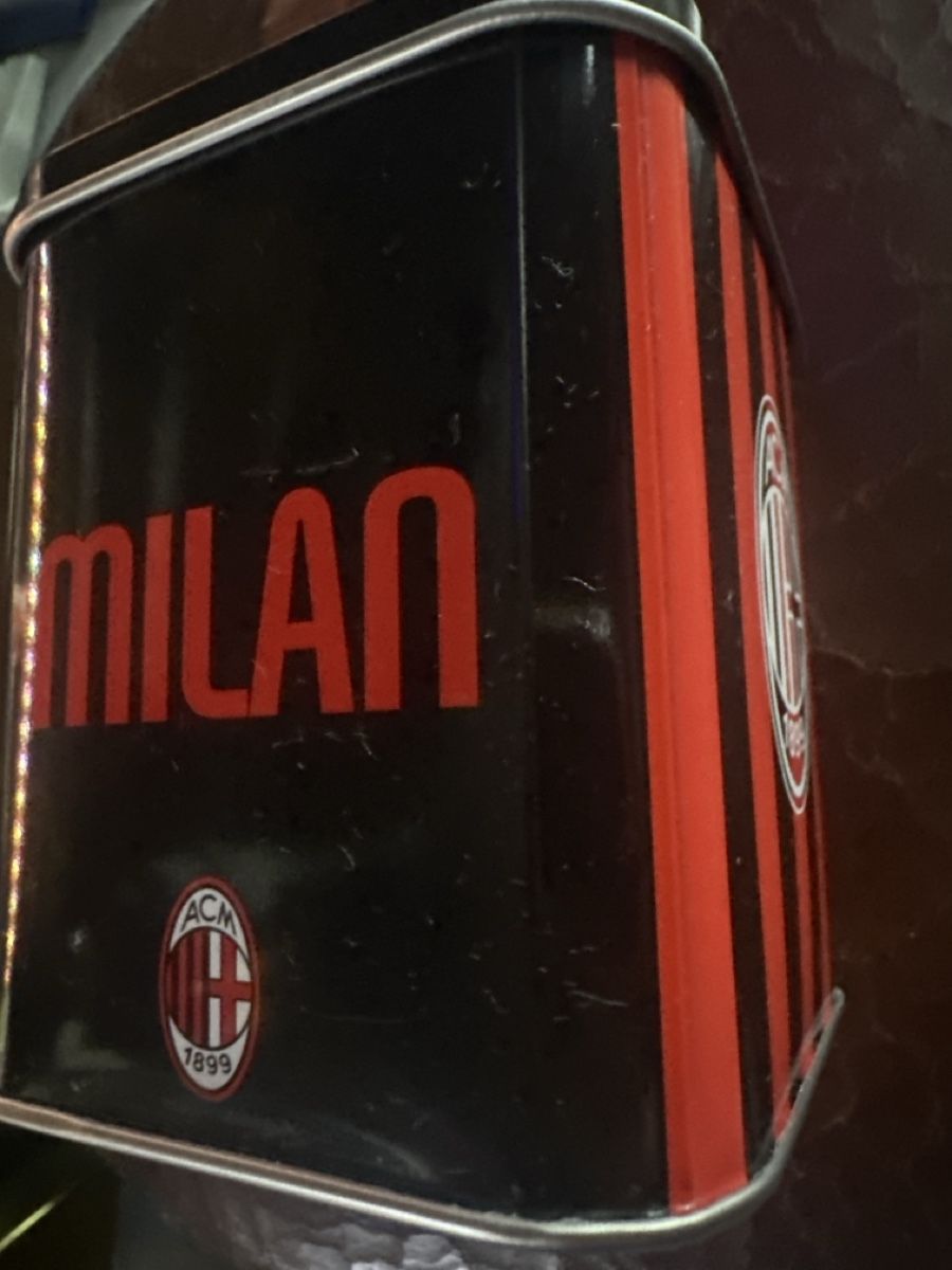 Altro in Decorazioni & Accessori: AC Milan Blechdose Dose Sammeldose gebraucht – Usato da Gersau venduto da Second-Hand-Shop