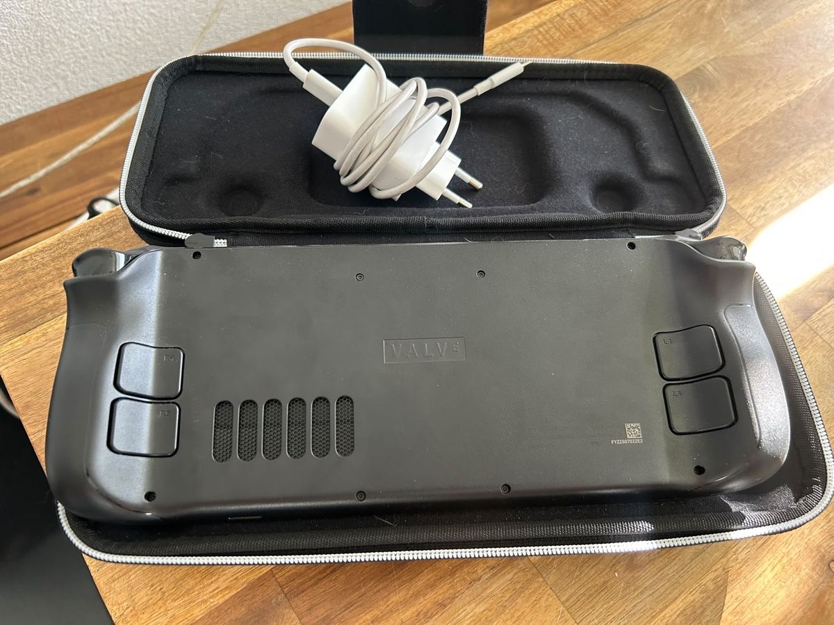 Valve Console: Valve Steam Deck Handheld OLED 1 TB – Usato da Oberägeri venduto da Silverhase 5