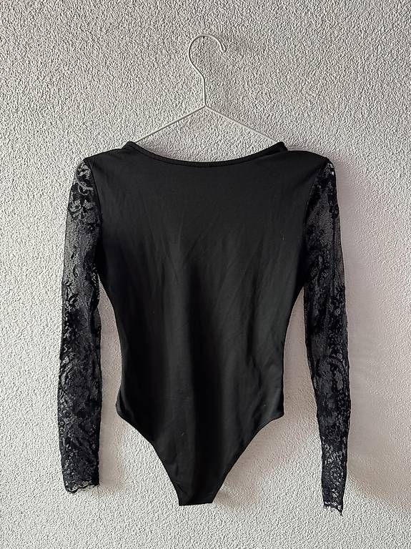 Top: Schwarzer Body mit Spitze – Usato da Wahlen b. Laufen venduto da Jeanine_T 3