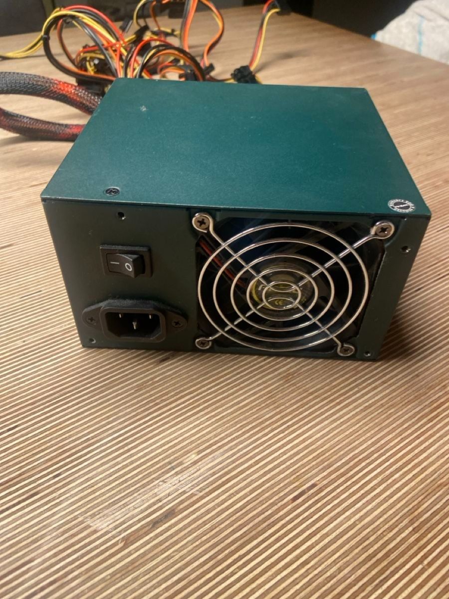 PCs: Antec 430 Watt Gaming Netzteil – Gebraucht aus Maur von pomnenka 1