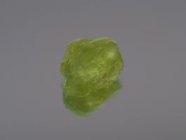 Ab 1CHF - Green Peridot (1 Rohstein) 4.6ct