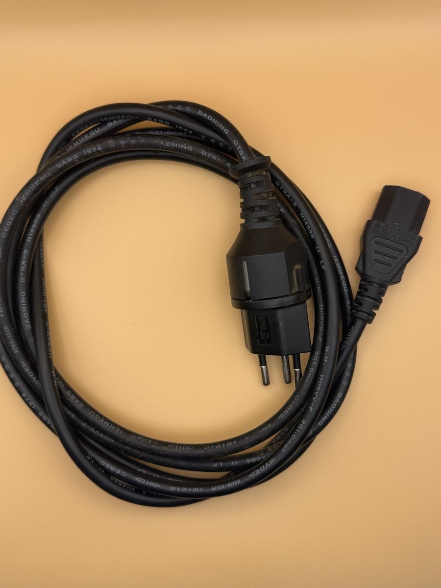 Kabel: Netzkabel Kaltgerätestecker schwarz  – Gebraucht aus St. Gallen von KumanekoDen