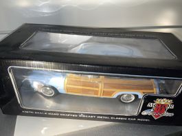 1949 er Ford Woody Wagon Modellauto 1:18 OVP Sammler Rarität