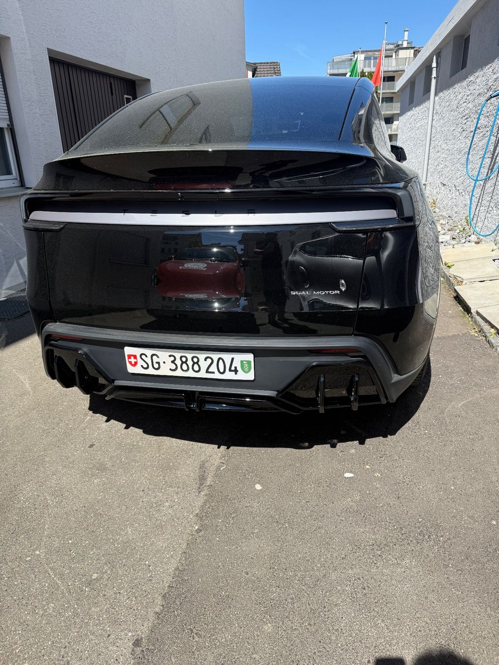Tesla Automobili: Tesla Model Y Juniper Dual Motor Long Range AWD 2025 – Usato da Niederuzwil venduto da elefantinoo
