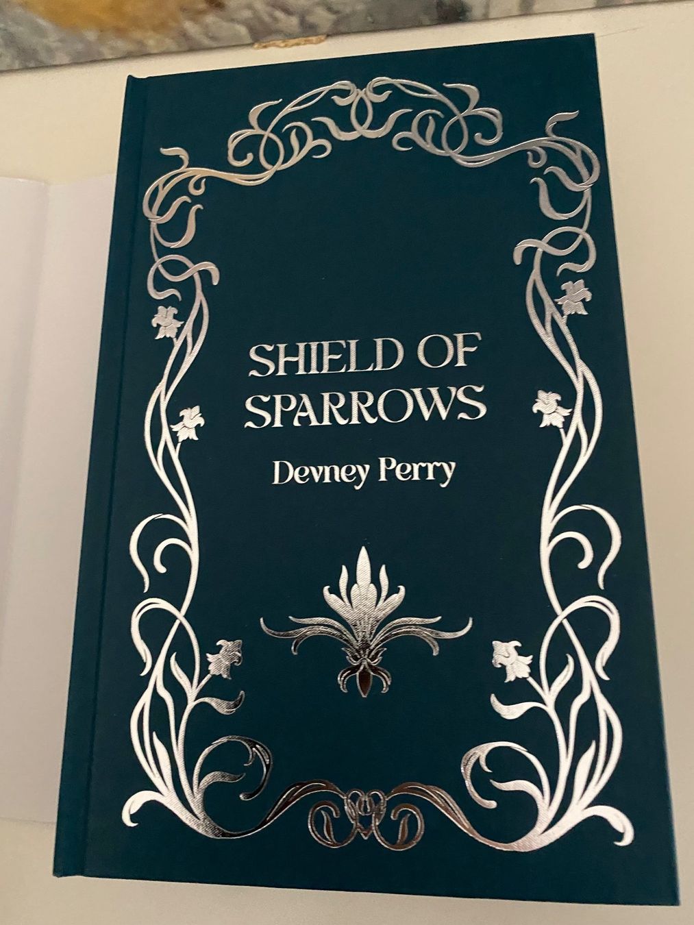Bücher: Buch Shield of Sparrows Devney Perry Special Edition – Neu (gemäss Beschreibung) aus Fällanden von Maxim20 2