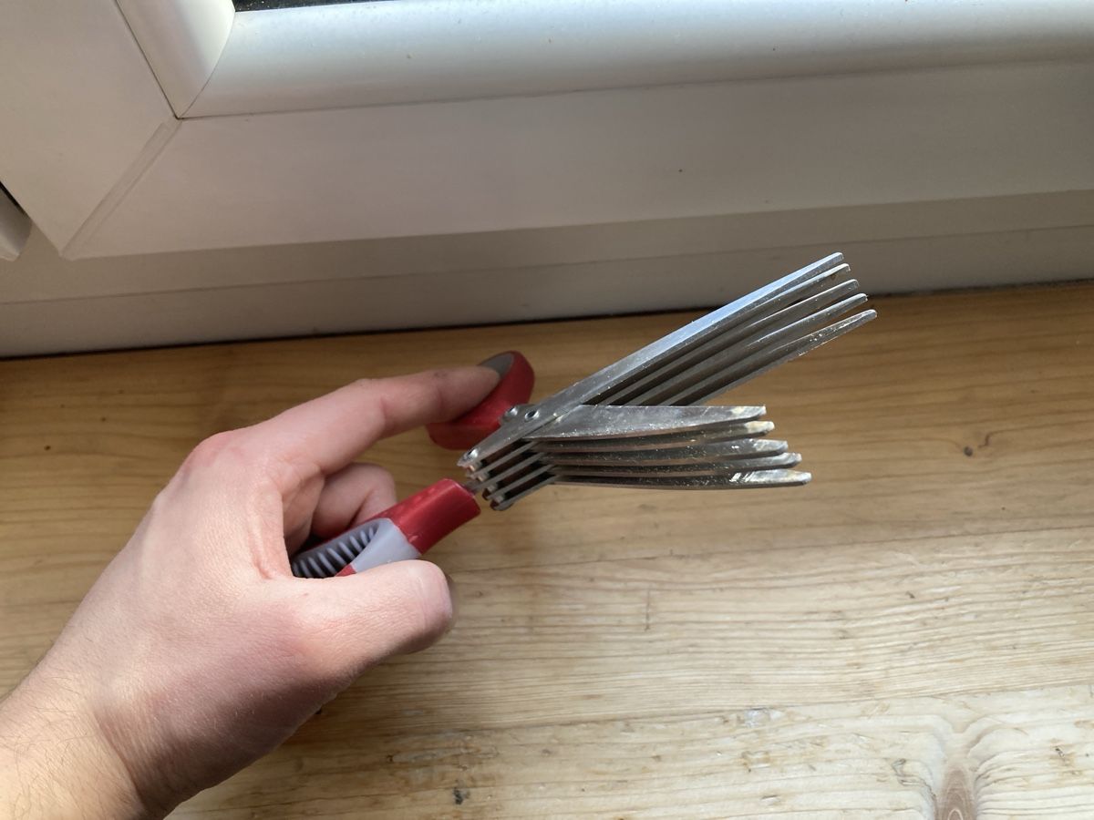 Elettrodomestici da cucina: Kräuterschere Granat – Usato da Chevenez venduto da Electro-Rick 2