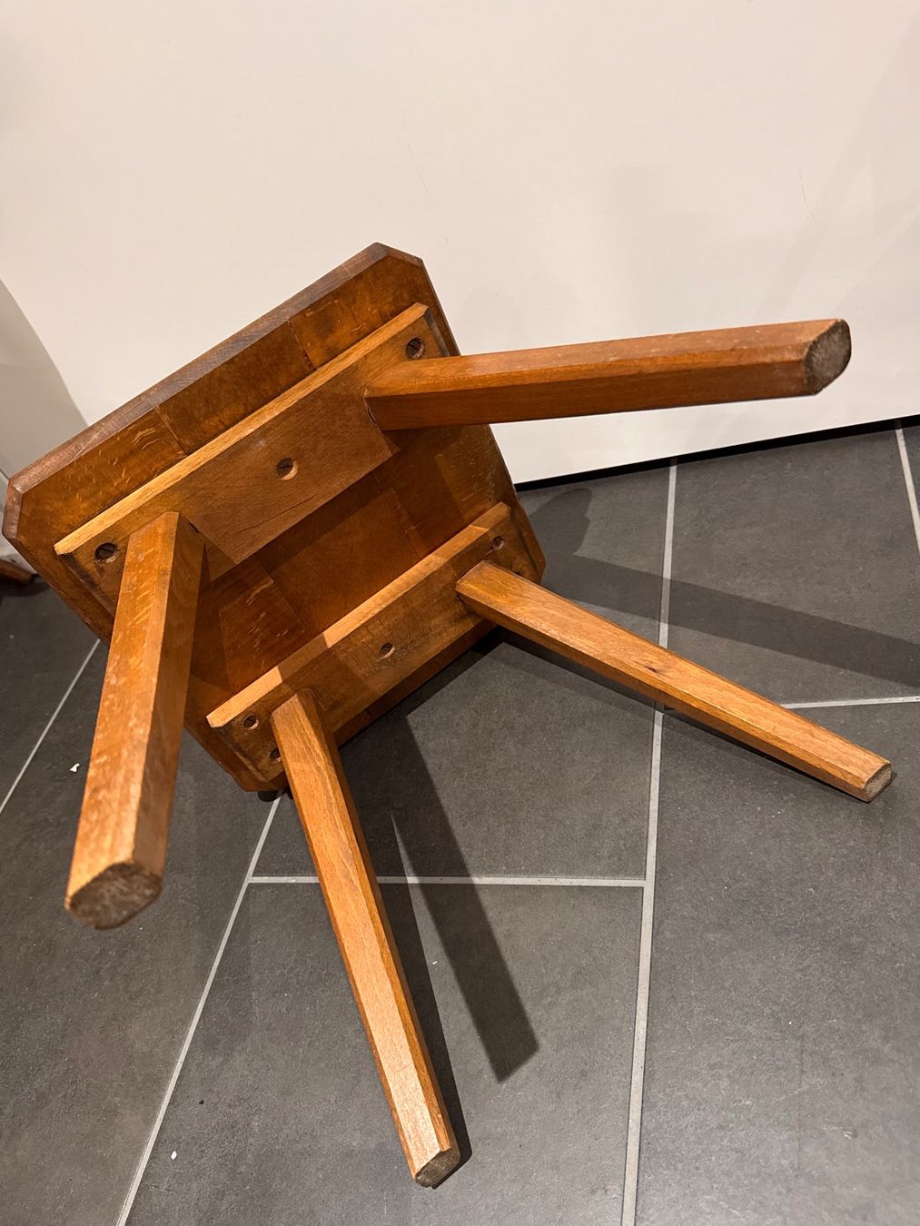 Hocker: Alter Schemel Hocker aus Holz – Gebraucht aus Rothrist von Fondgruebe 5
