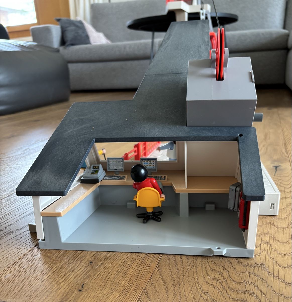 Playmobil Giocattoli: Playmobil Seilbahnstation, 5426 – Usato da Rain venduto da Denbie 1