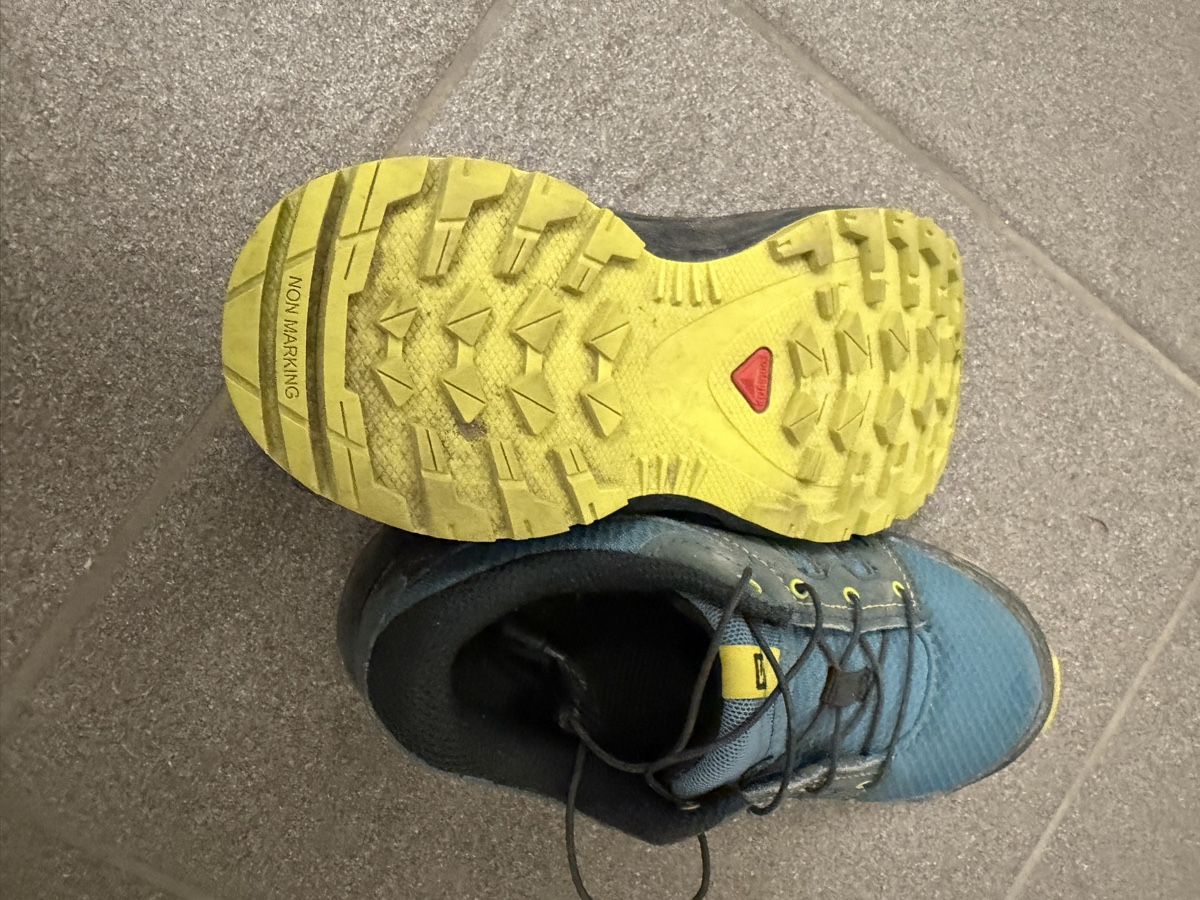 Salomon Scarpe per ragazzi: Wenig getragene Salomon Schuhe – Usato da Au SG venduto da Sukirl 2