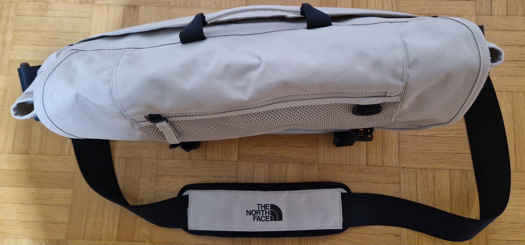 North Face Borse: The North Face super Messenger bag L – Usato da Dübendorf venduto da Kokoro-Cardshop 1