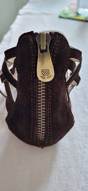 Scarpe da donna: NAVYBOOT Leder-Sandalen  38 – Usato da Zizers venduto da Roosi1 2