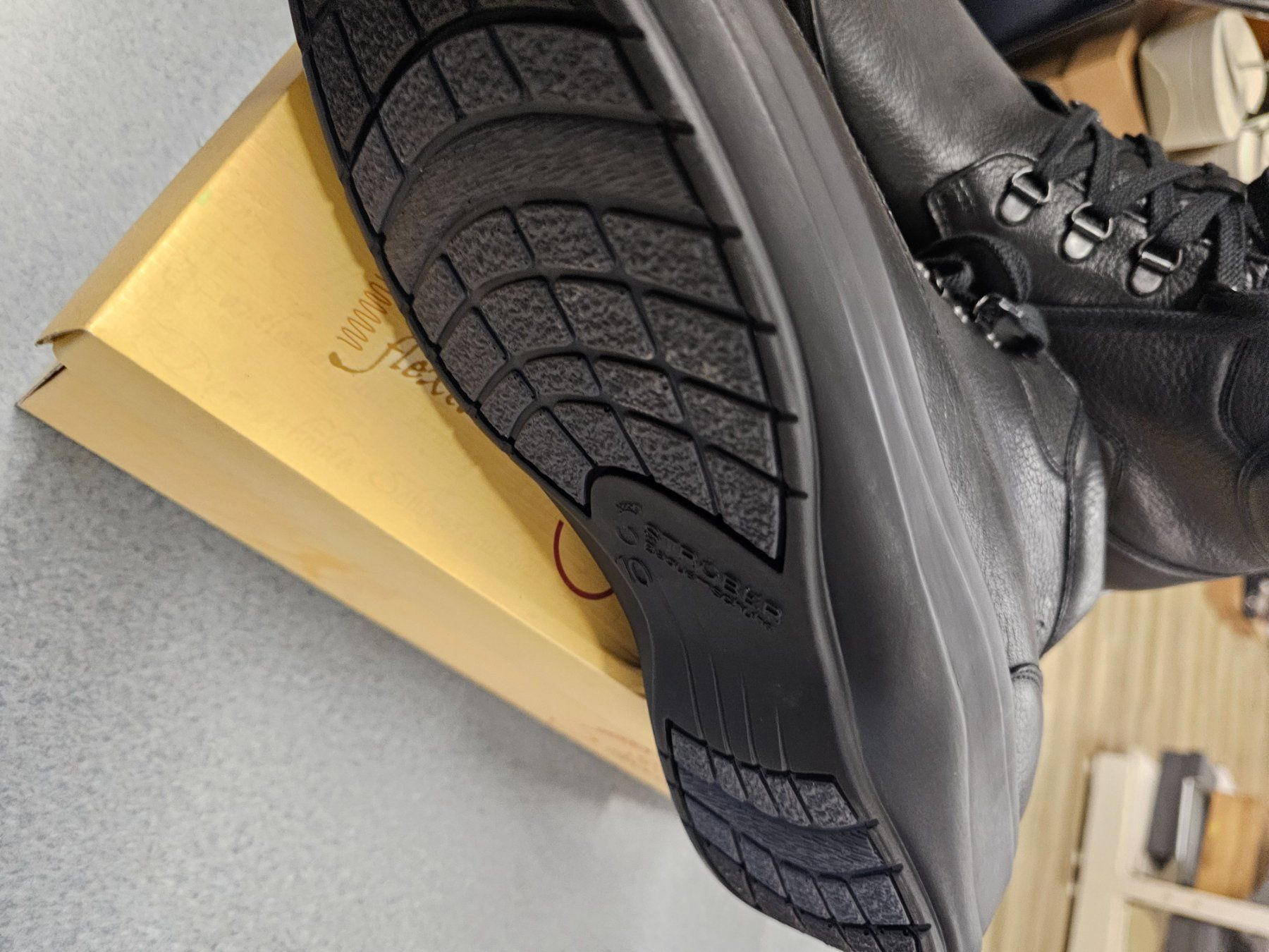 Herrenschuhe: Herrenschuh – Neu und originalverpackt aus Möhlin von Highwaytom 2