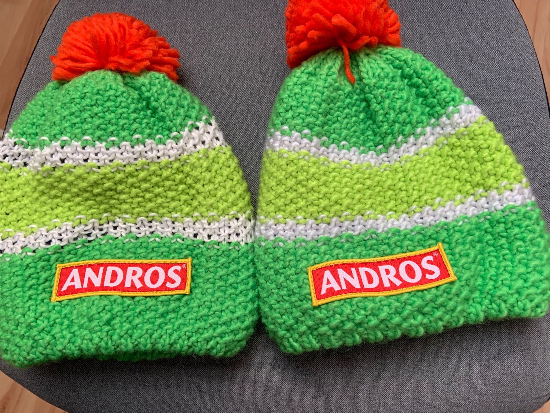 Copricapi, berretti & cappellini: 2 bonnets – Usato da Ecublens VD venduto da timily