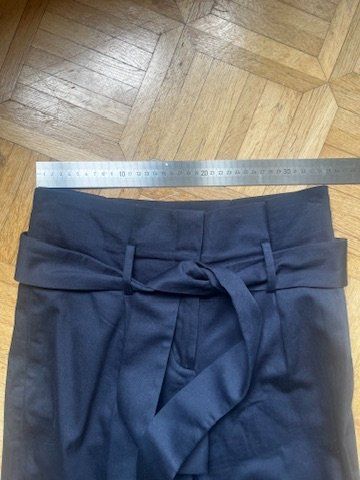 Cos Pantaloni: COS Hose dunkelblau Gr. 34 – Usato da Zürich venduto da Vreni007 1