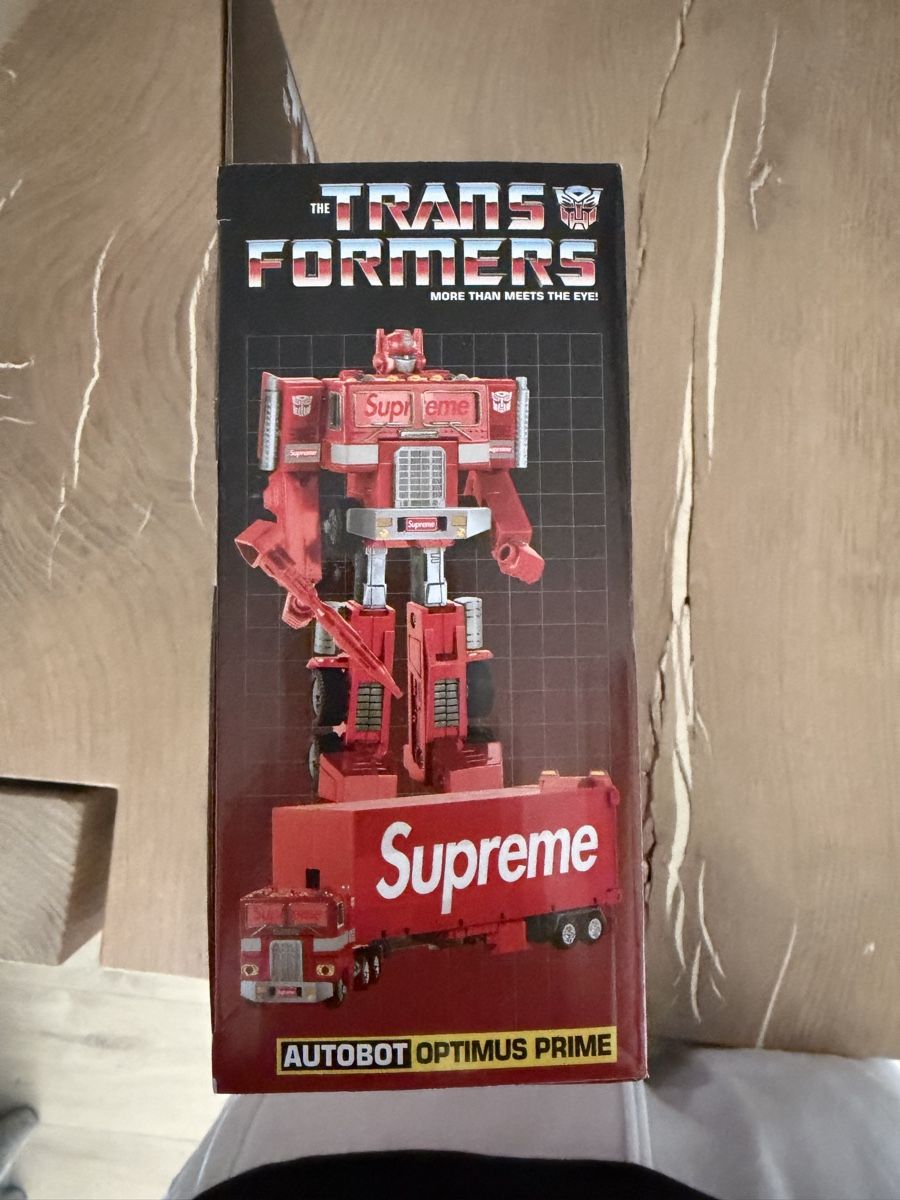 Hasbro Statuette: Supreme Transformers G1 Optimus Prime NEU – Nuovo e nell'imballaggio originale da Signau venduto da WhiteyWyss 3