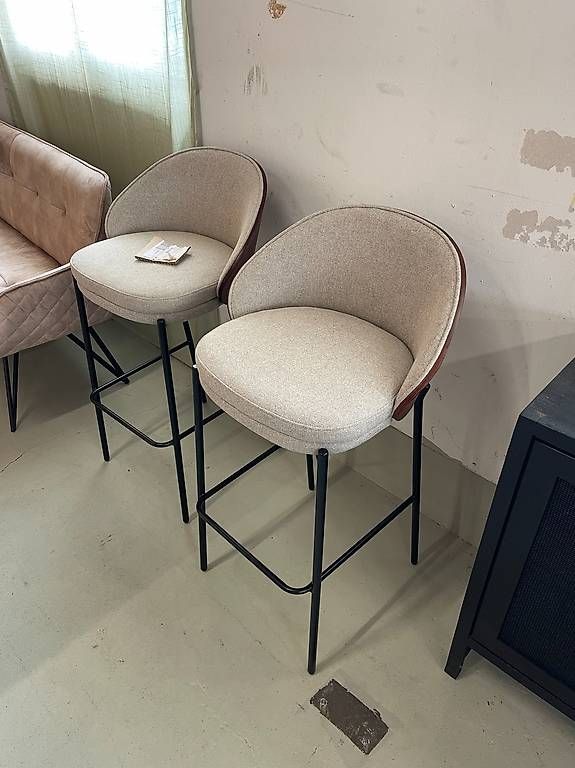 Kave Home Sgabelli: Kave Home Barhocker Eamy Stoff hellbraun Nussbaumfinish SH77 – Nuovo (secondo la descrizione) da Zollikofen venduto da uniqueroom 2