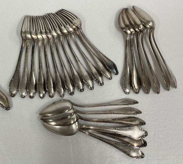 Couverts: 12er-Set Silberbesteck von Valsodo mit Initialen RG oder GR – D'occasion à Mumpf par dadaboygugu 3