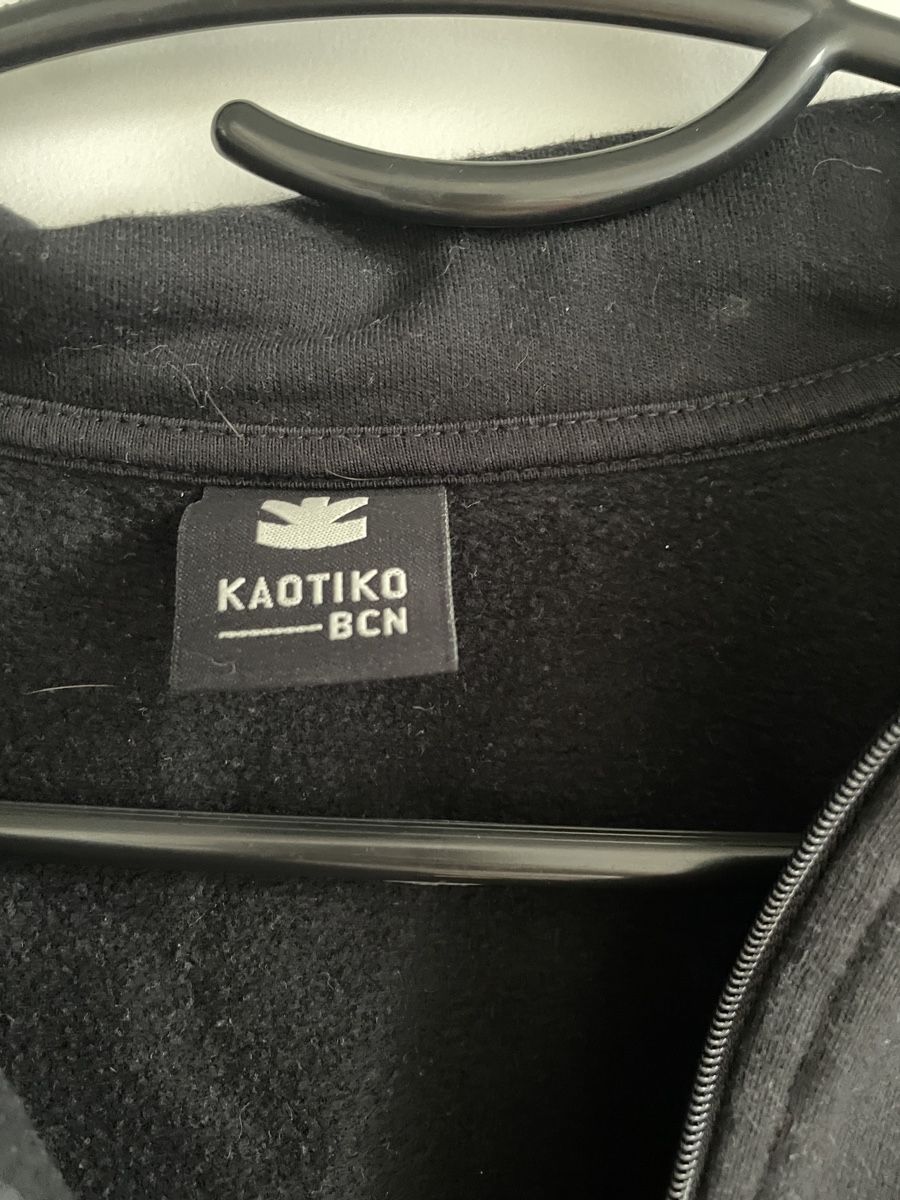 Kaotiko Maglioni & Felpe: Pullover Kaotiko BCN schwarz mehrfarbig – Usato da Mauren venduto da acht33null 1