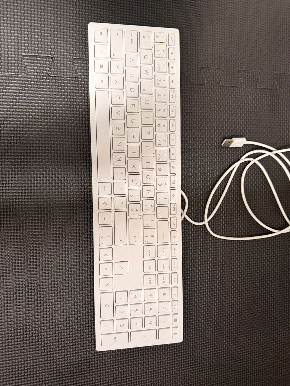 Hewlett Packard Tastiere: HP Tastatur Weiss – Usato da Herisau venduto da fc2_f556