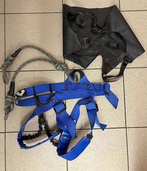 Mute per immersioni: Baudrier de canyoning, avec longes et protège-combi – Usato da Champlan venduto da Raspille