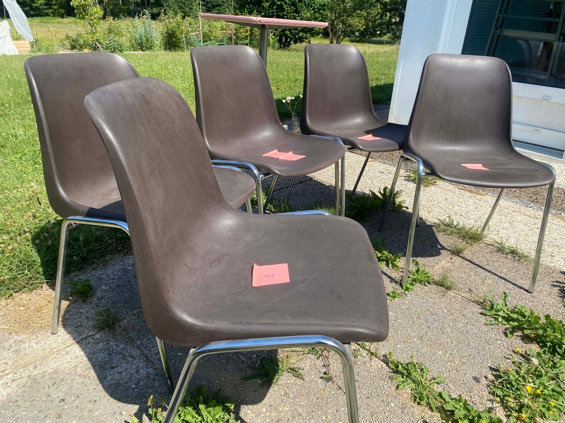 Sedie: Lot de 5 chaises brunes (1) – Usato da Savigny venduto da Yves1960 2