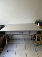 Tisch grau mit Schublade ausziehbarer Platte