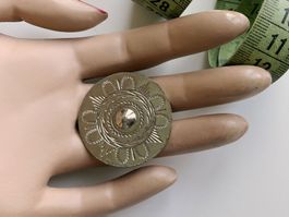 Knopf Metall ziseliert silberfarben Durchmesser 3.7cm Knöpfe
