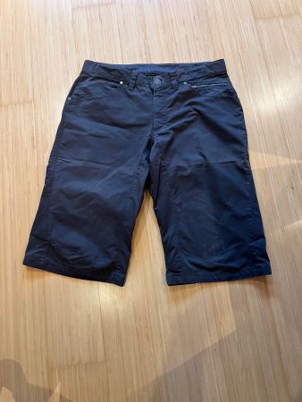 Kurze Hose Peak Performance dunkelblau Grösse M guter Zus...
