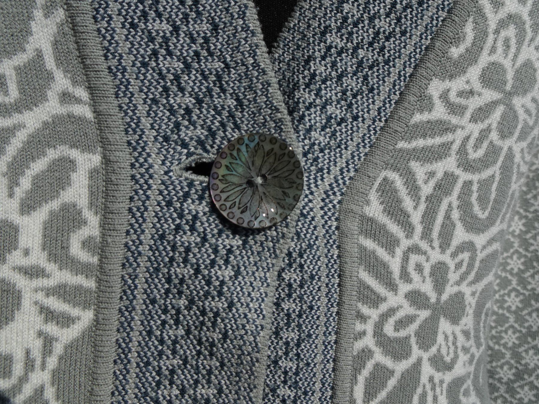 Sorgenfri Giacche: Sorgenfri Strickjacke grau Gr M 38 – Usato da Winterthur venduto da blumeblau77 1