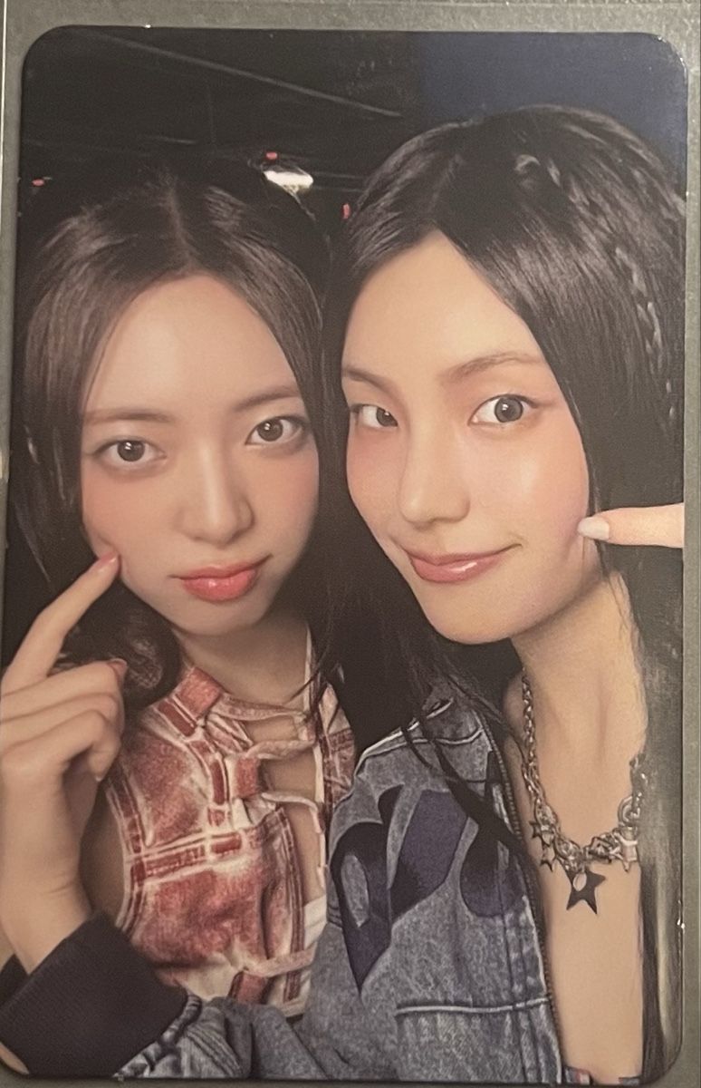 Carte collezionabili: ITZY Gold Yuna & Yeji Pre-order PC – Usato da Wohlen AG venduto da sannie.berry