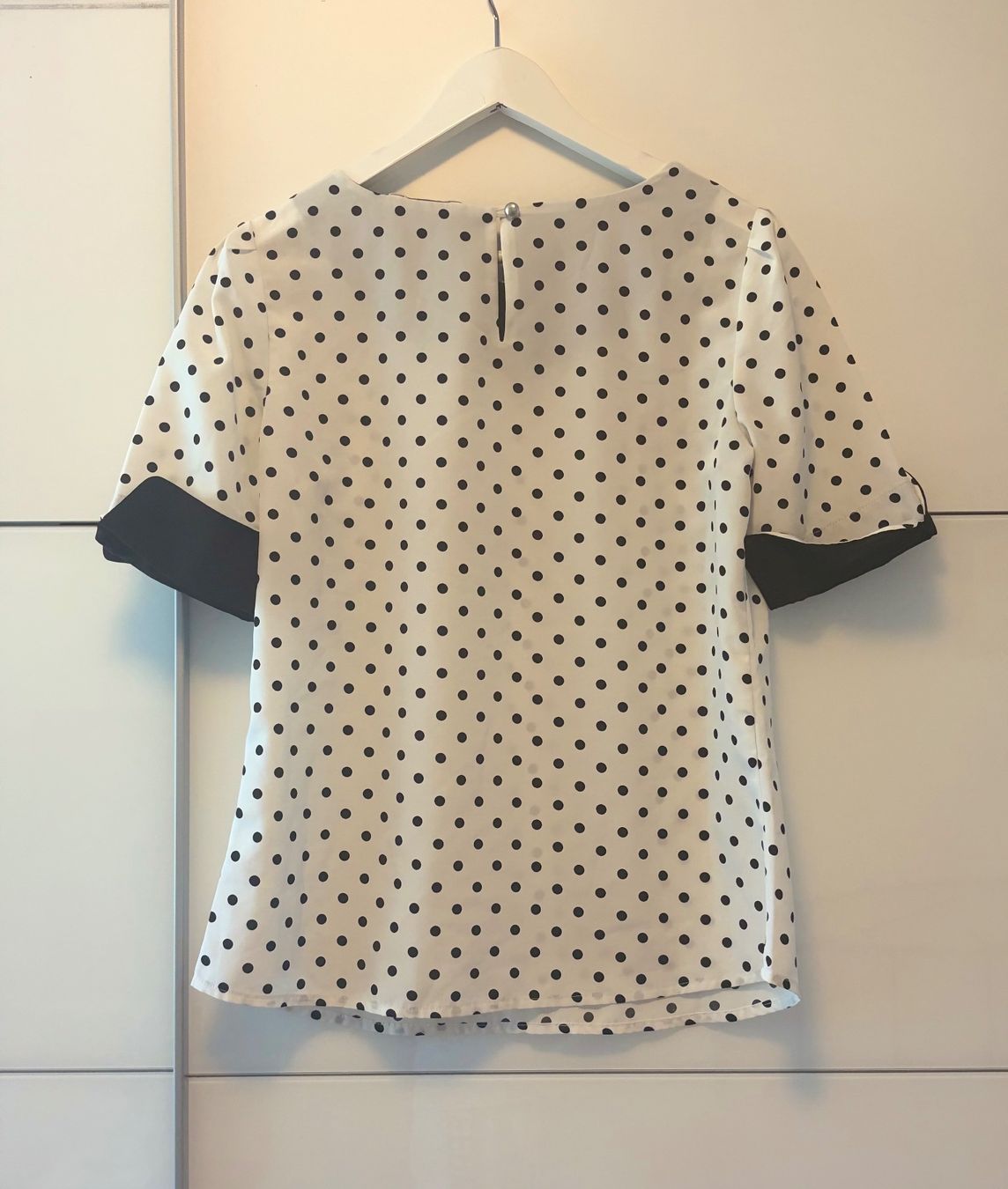 Blusen: Damenbluse mit Punkten in s/w Grösse M – Neu (gemäss Beschreibung) aus Zürich von Leg_elif8022 1