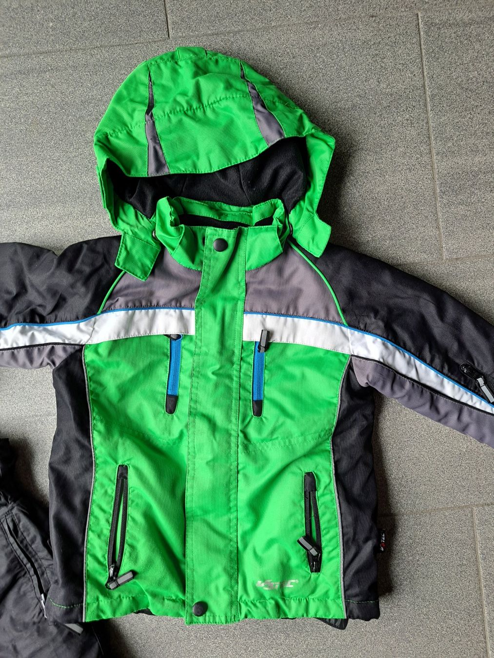 Completi: Skijacke + Skihose V3Tec Gr 98 – Usato da Bünzen venduto da nagyagi111mail 1
