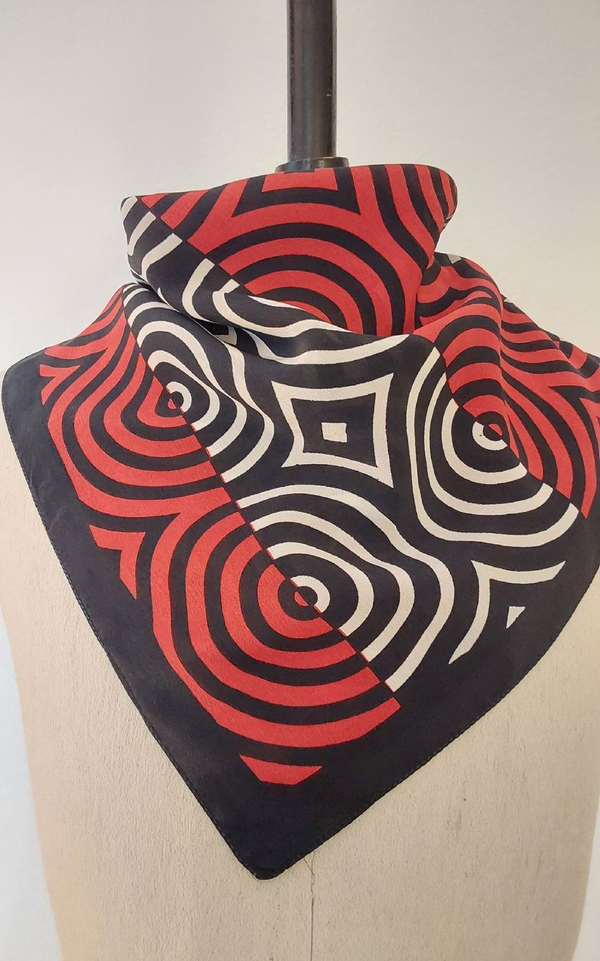 Foulards, Tücher & Schals: Seidenfoulard quadratisch  – Gebraucht aus Köniz von scopello12