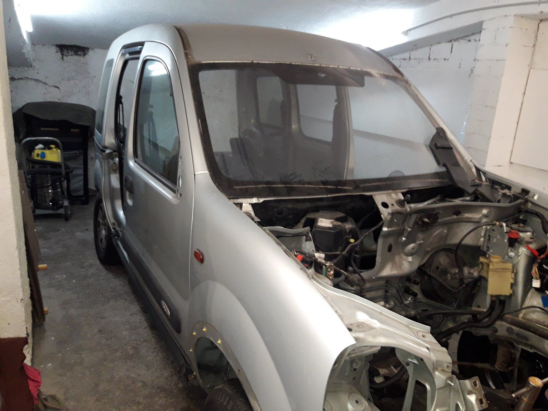 Renault Automobili: Renault Kangoo 1.6   4x4 – Usato da Inwil venduto da Pferd8